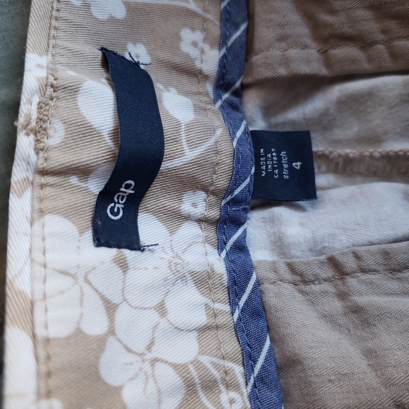 Gap Beige Floral Print Shorts – Size 34 - Picture 3 of 4